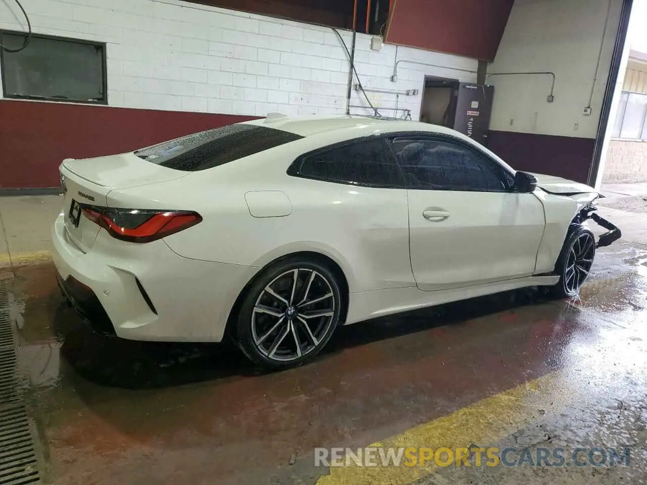 3 Photograph of a damaged car WBA13AR01MCG66065 BMW M4 2021