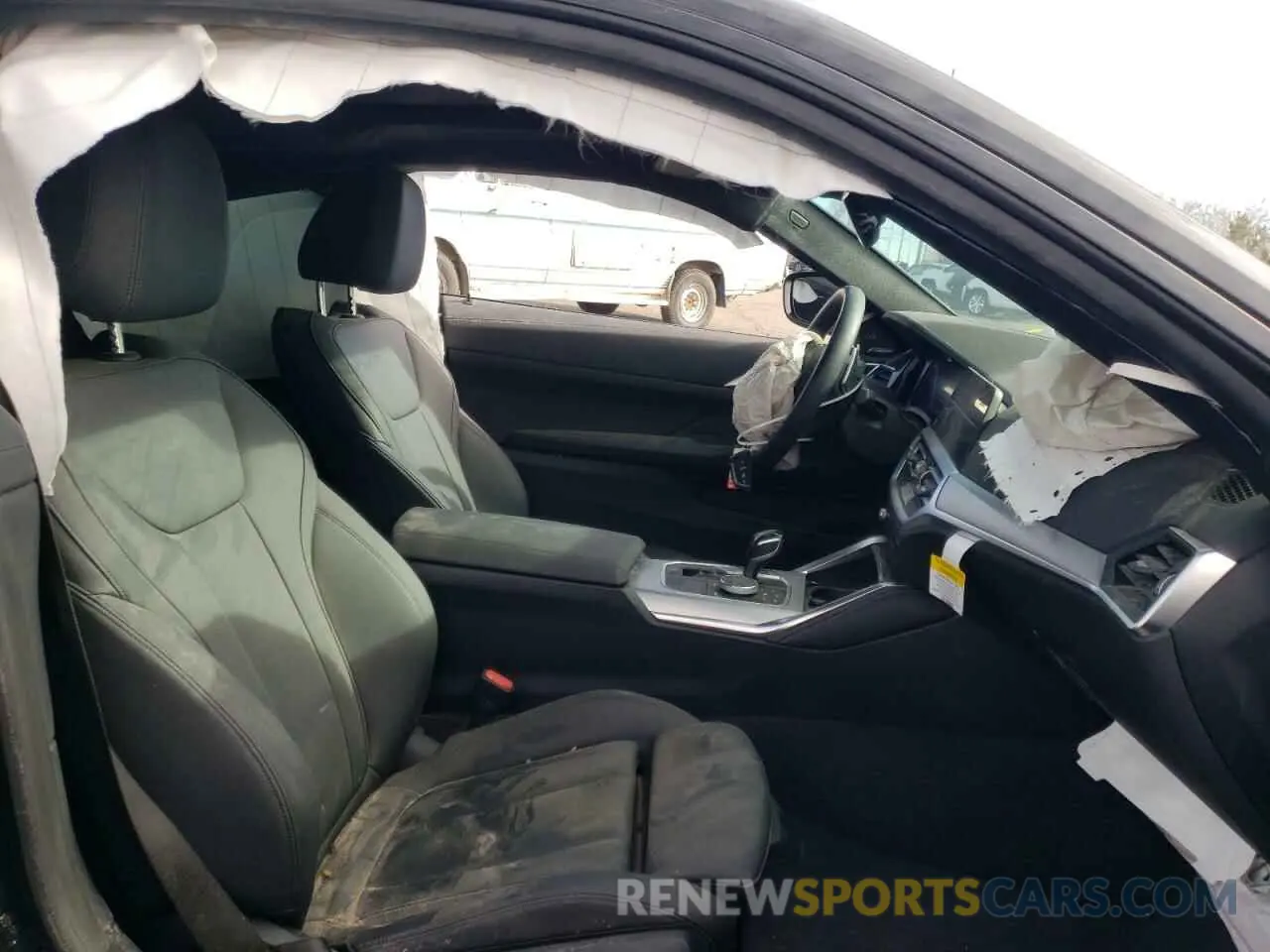 5 Photograph of a damaged car WBA13AR02MCG76779 BMW M4 2021