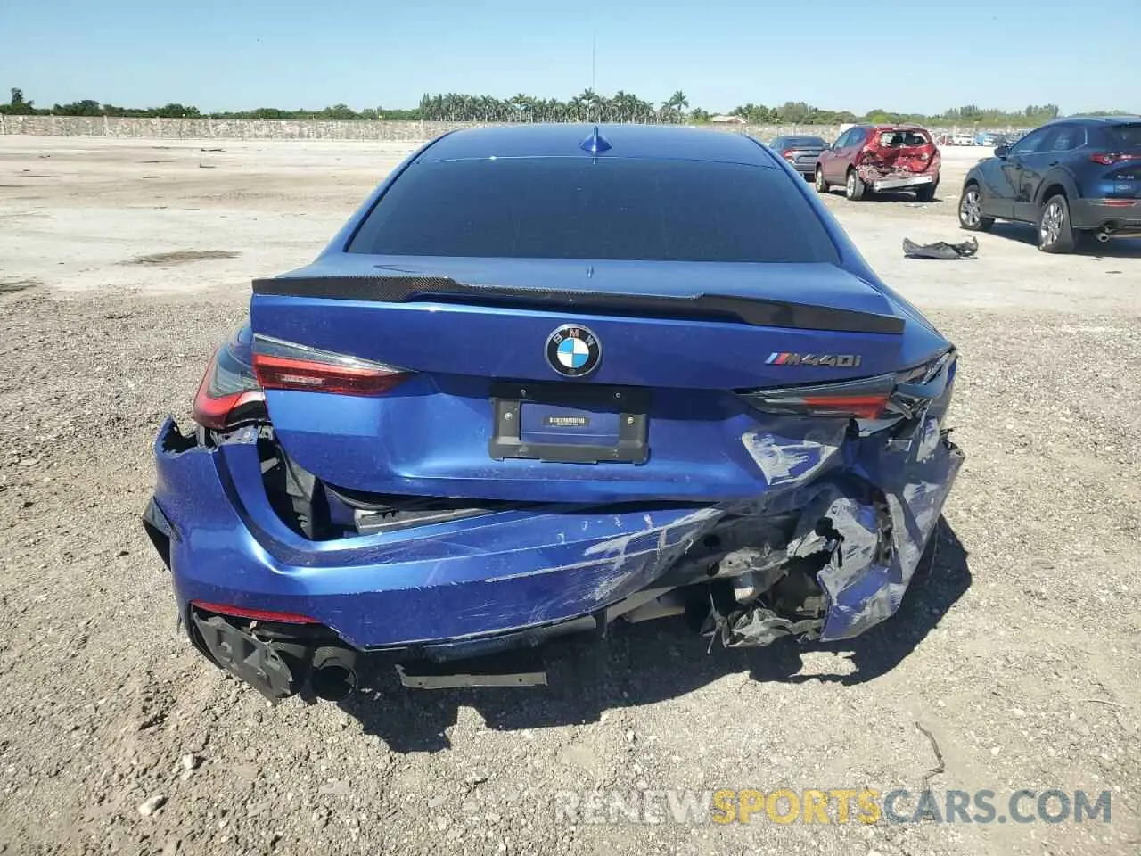 6 Photograph of a damaged car WBA13AR0XMCG16250 BMW M4 2021