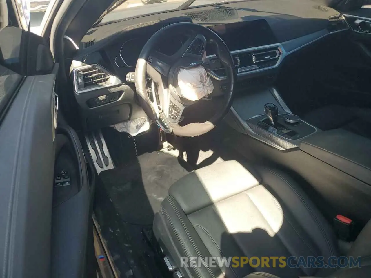8 Photograph of a damaged car WBA13AR0XMCG16250 BMW M4 2021