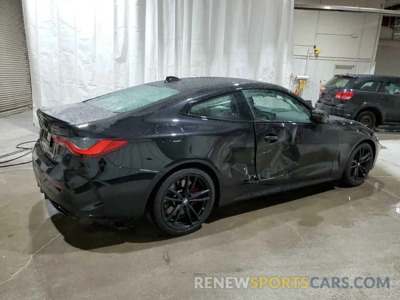 3 Photograph of a damaged car WBA13AR0XMCG68638 BMW M4 2021