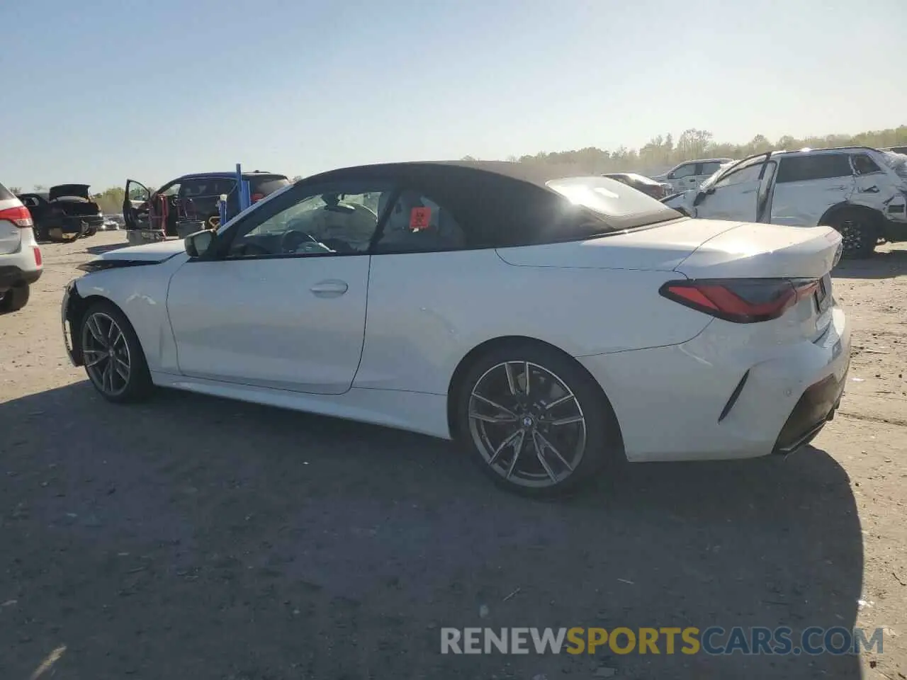 2 Photograph of a damaged car WBA53AT02MCH55279 BMW M4 2021