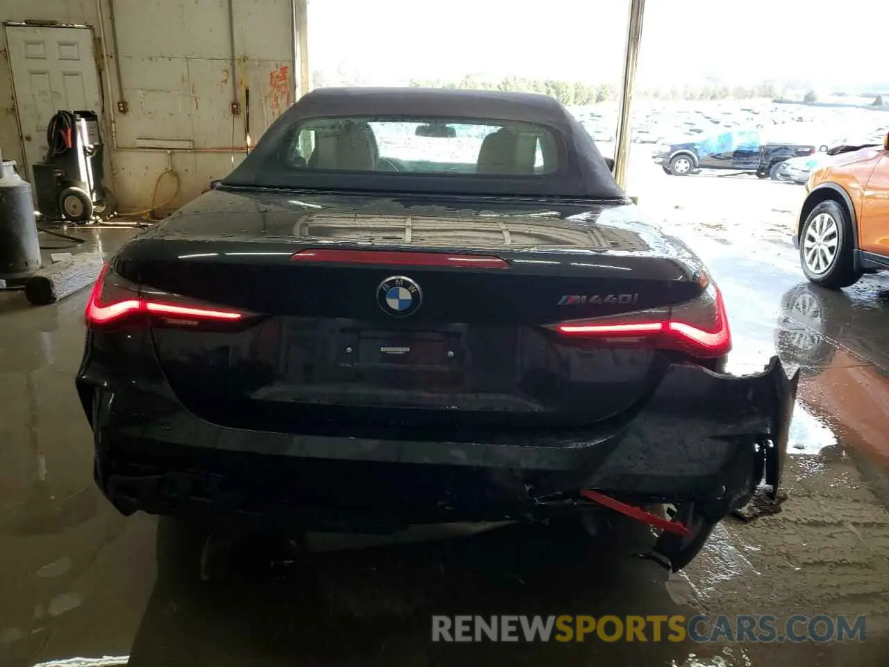 6 Photograph of a damaged car WBA53AT03MCG20974 BMW M4 2021