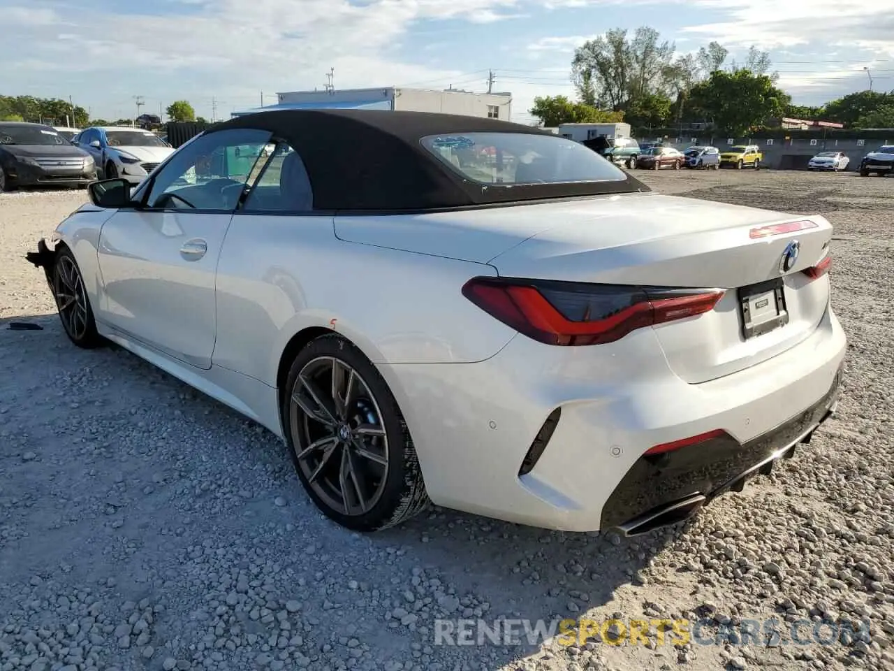 3 Photograph of a damaged car WBA53AT04MCG79113 BMW M4 2021