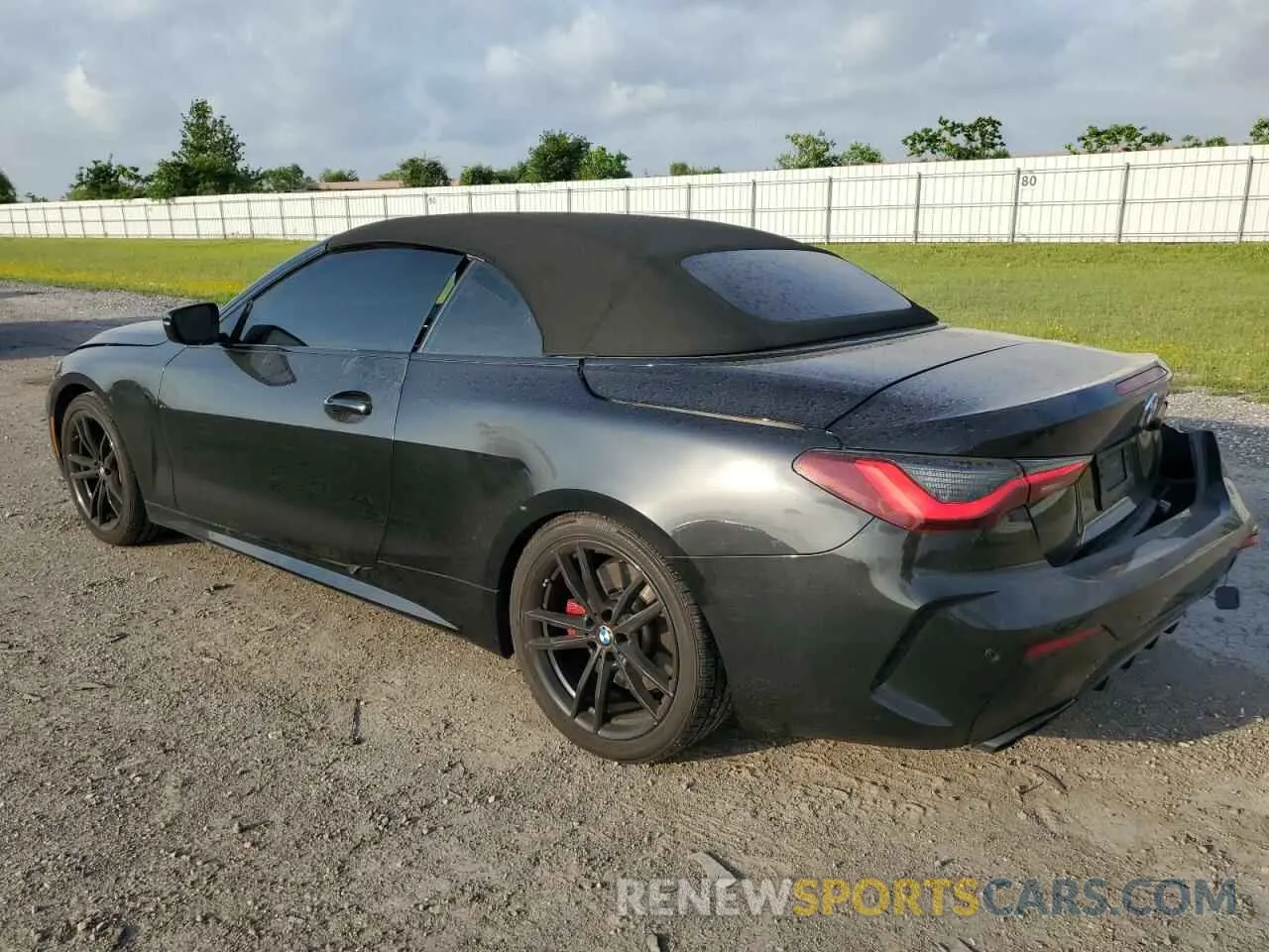 2 Photograph of a damaged car WBA53AT05MCH21014 BMW M4 2021