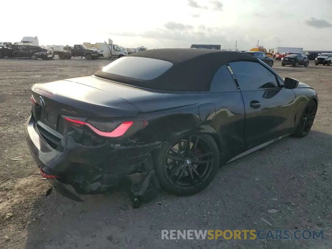 3 Photograph of a damaged car WBA53AT05MCH21014 BMW M4 2021