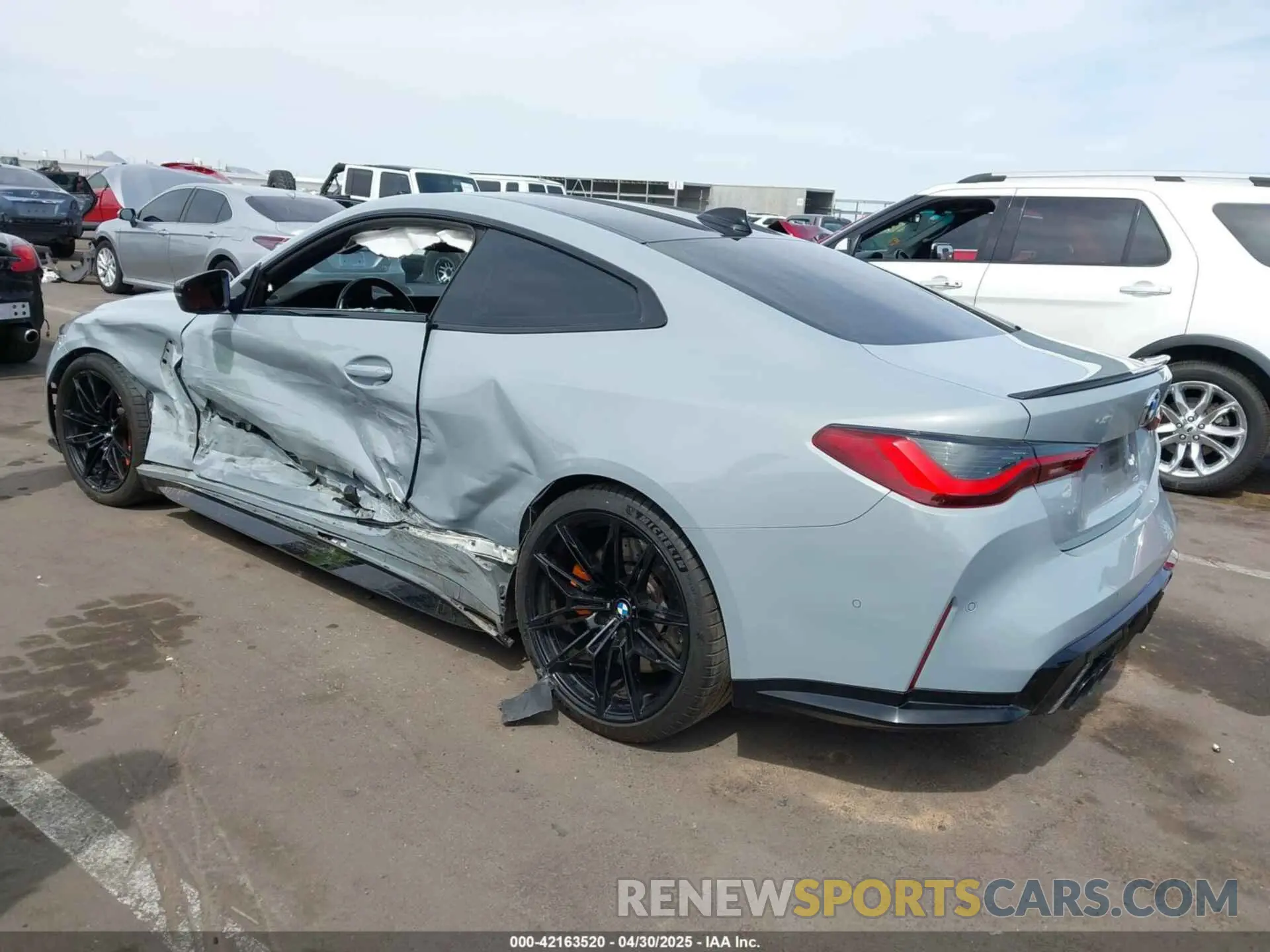 3 Photograph of a damaged car WBS33AZ03MCH04805 BMW M4 2021