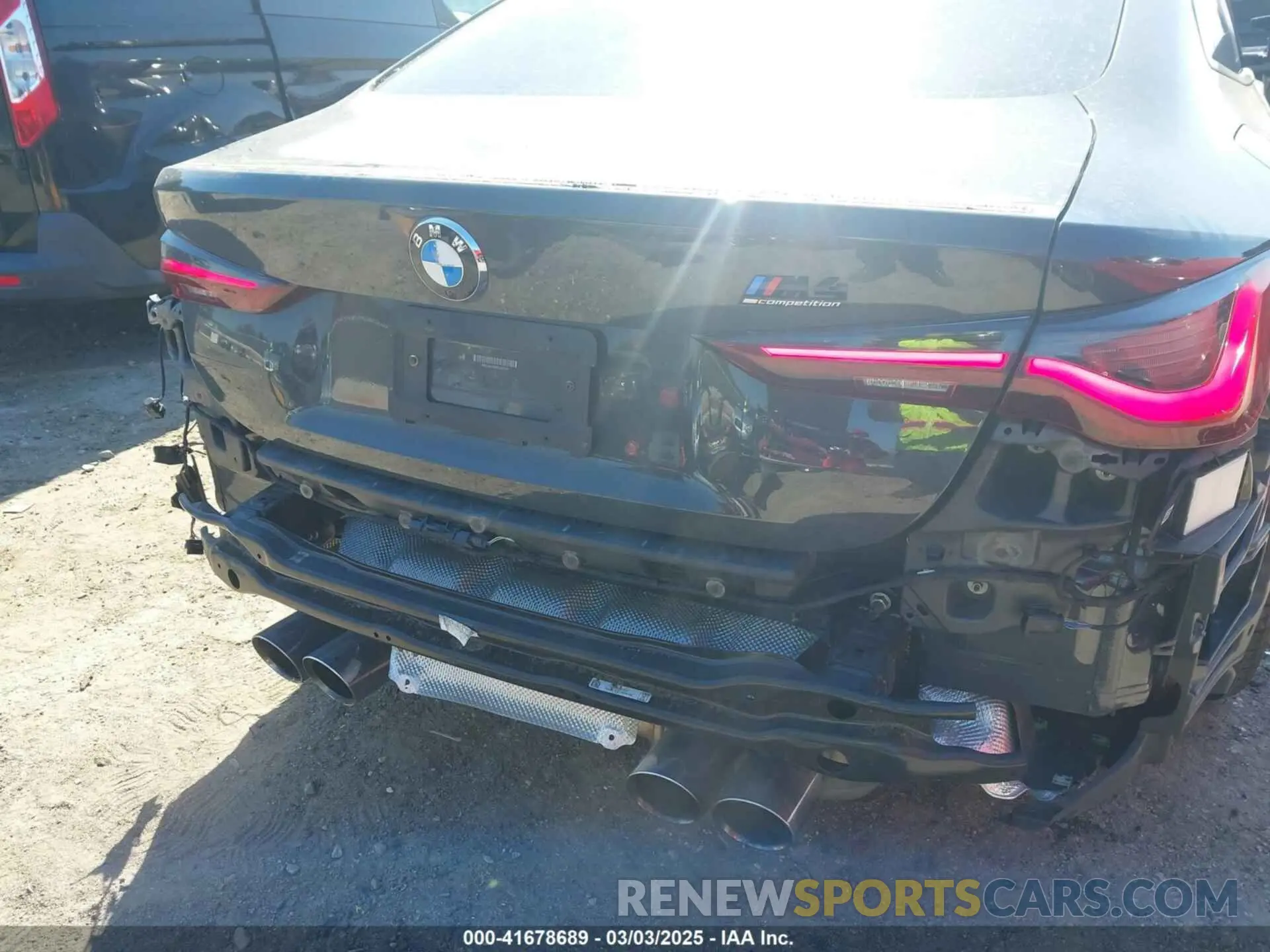 19 Photograph of a damaged car WBS33AZ08MCG87760 BMW M4 2021
