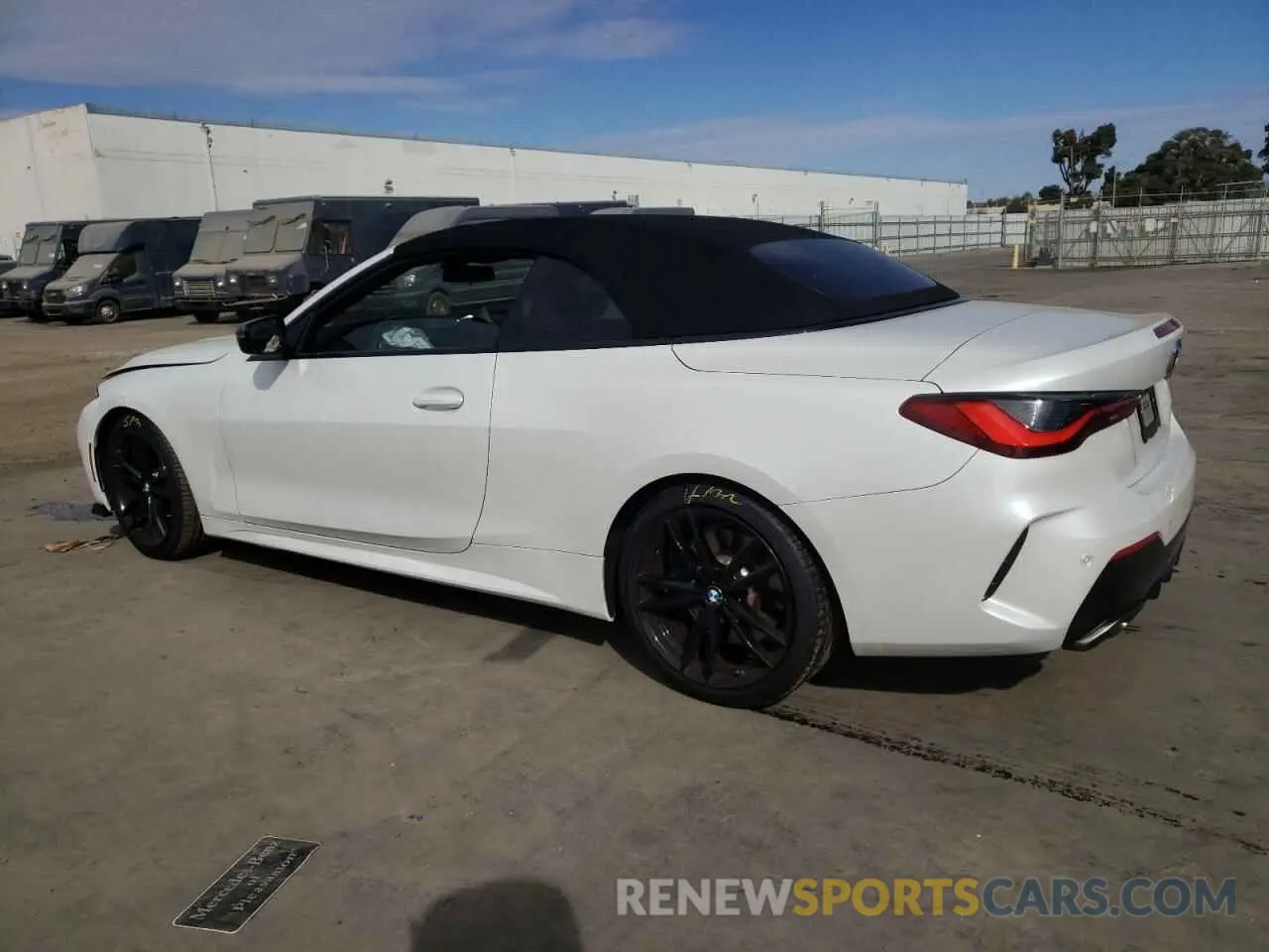 2 Photograph of a damaged car WBA53AT08NCJ61732 BMW M4 2022