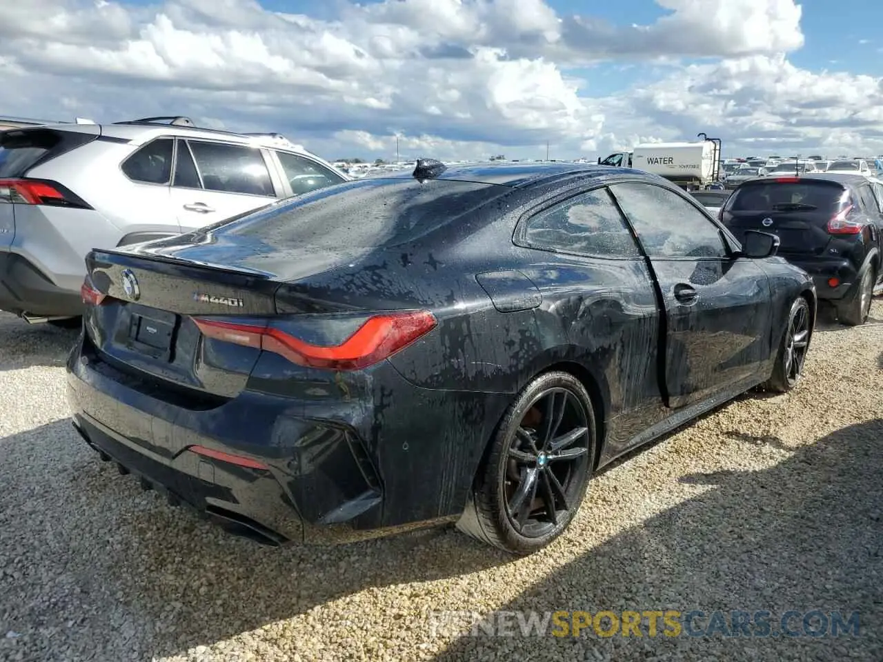 3 Photograph of a damaged car WBA83AP05NCJ52588 BMW M4 2022