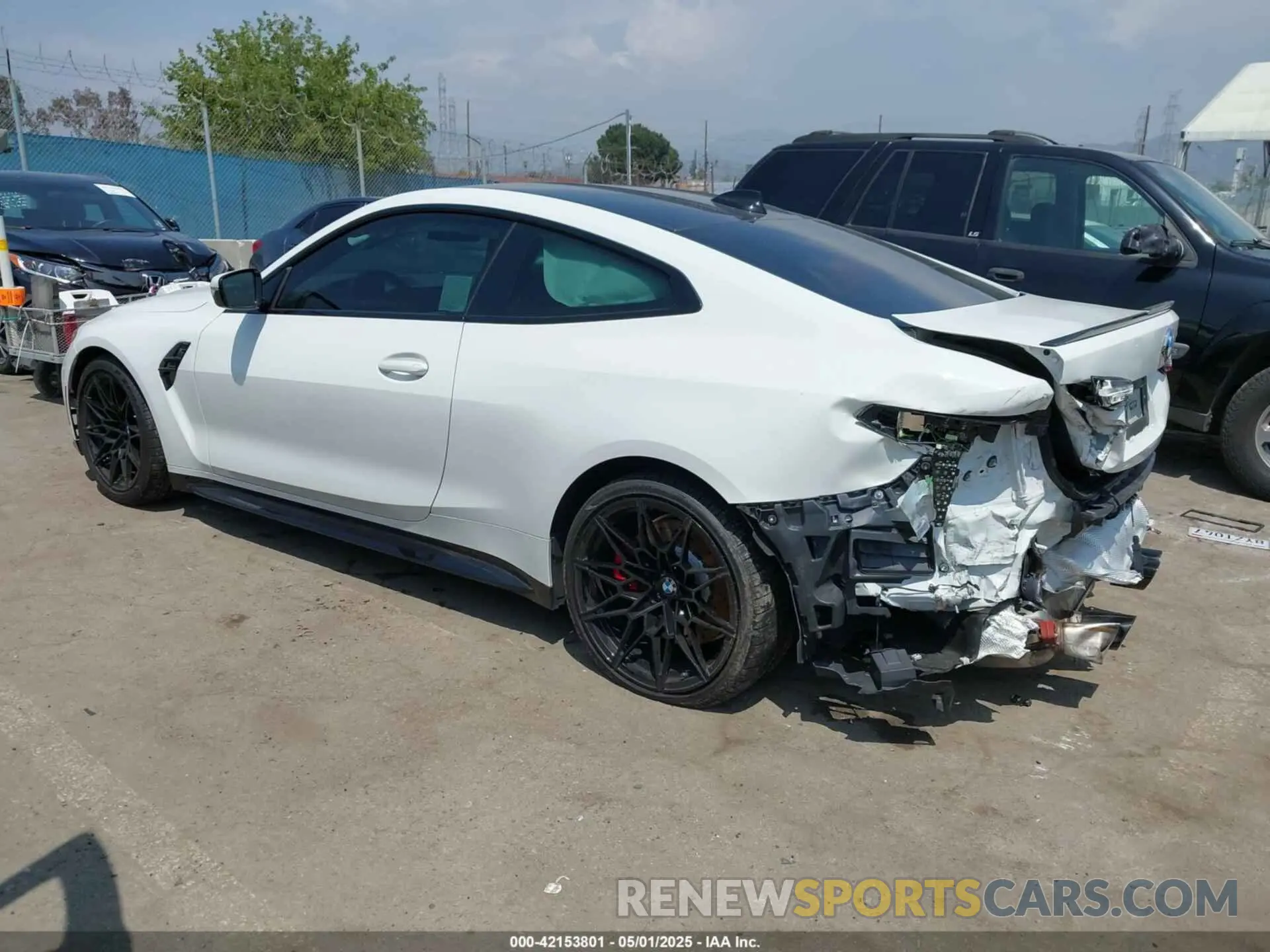 3 Photograph of a damaged car WBS33AZ04NCJ20752 BMW M4 2022