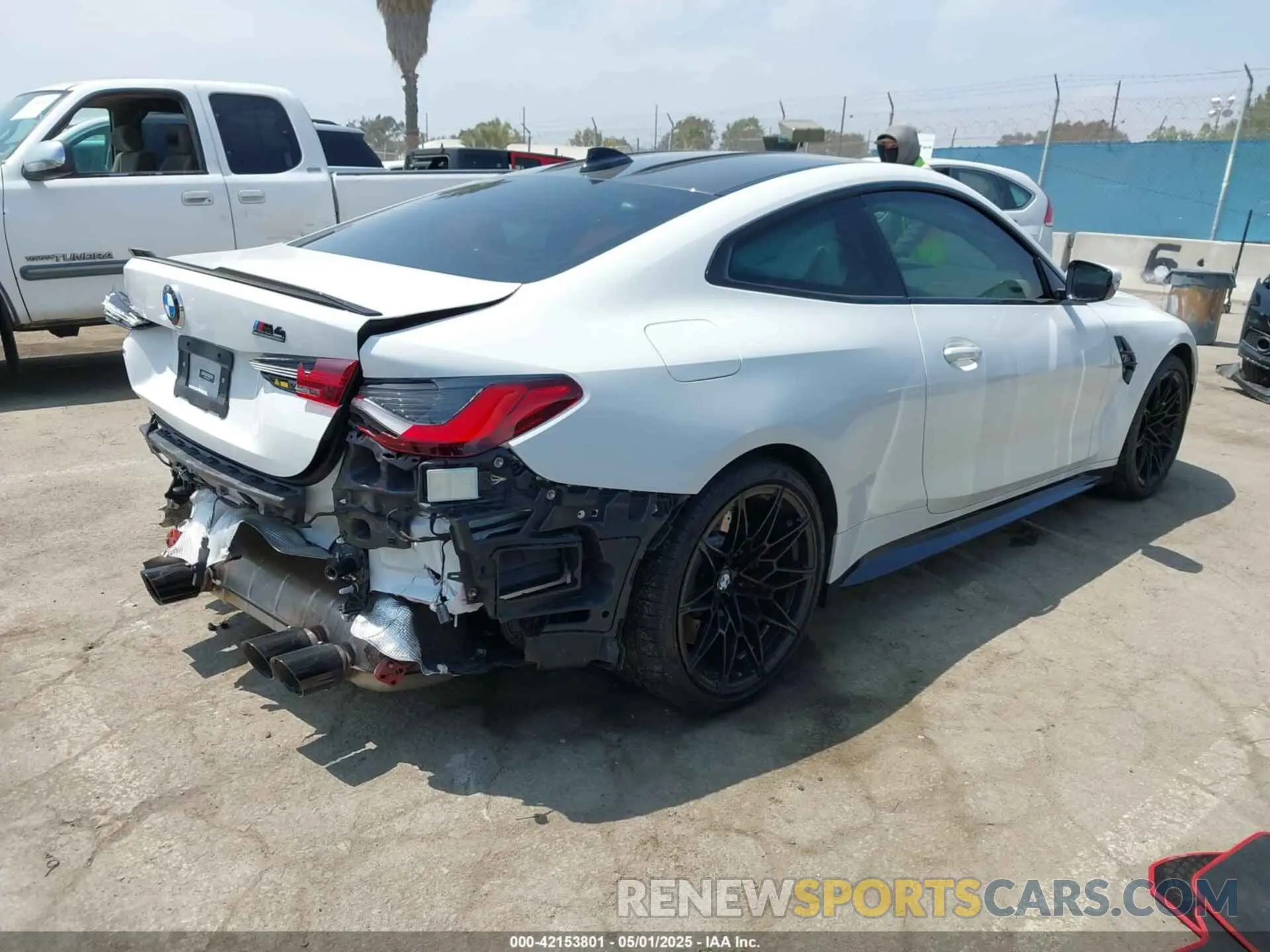 4 Photograph of a damaged car WBS33AZ04NCJ20752 BMW M4 2022