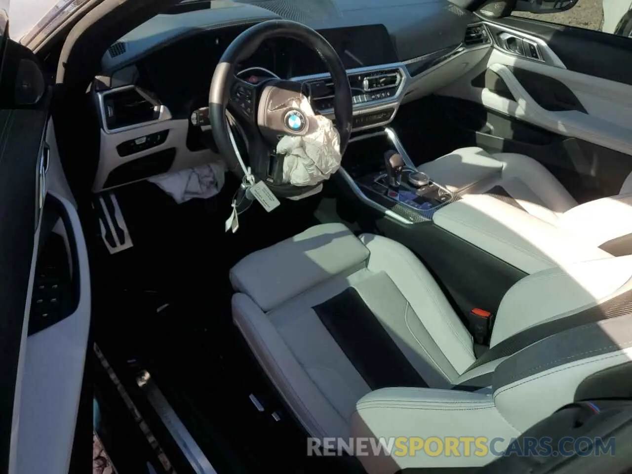 8 Photograph of a damaged car WBS33BA05NCK13099 BMW M4 2022