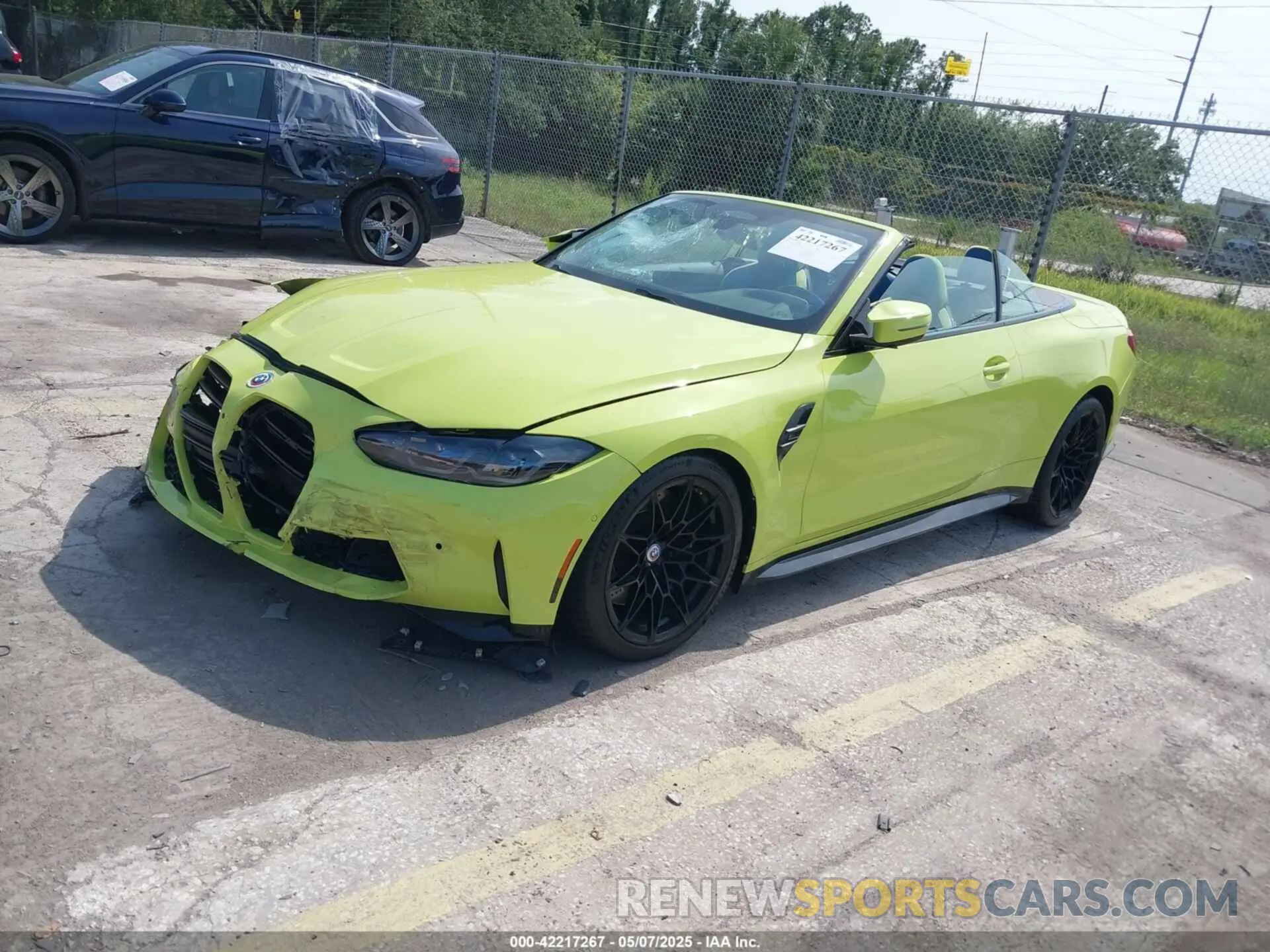 2 Photograph of a damaged car WBS33BA09NCK69031 BMW M4 2022