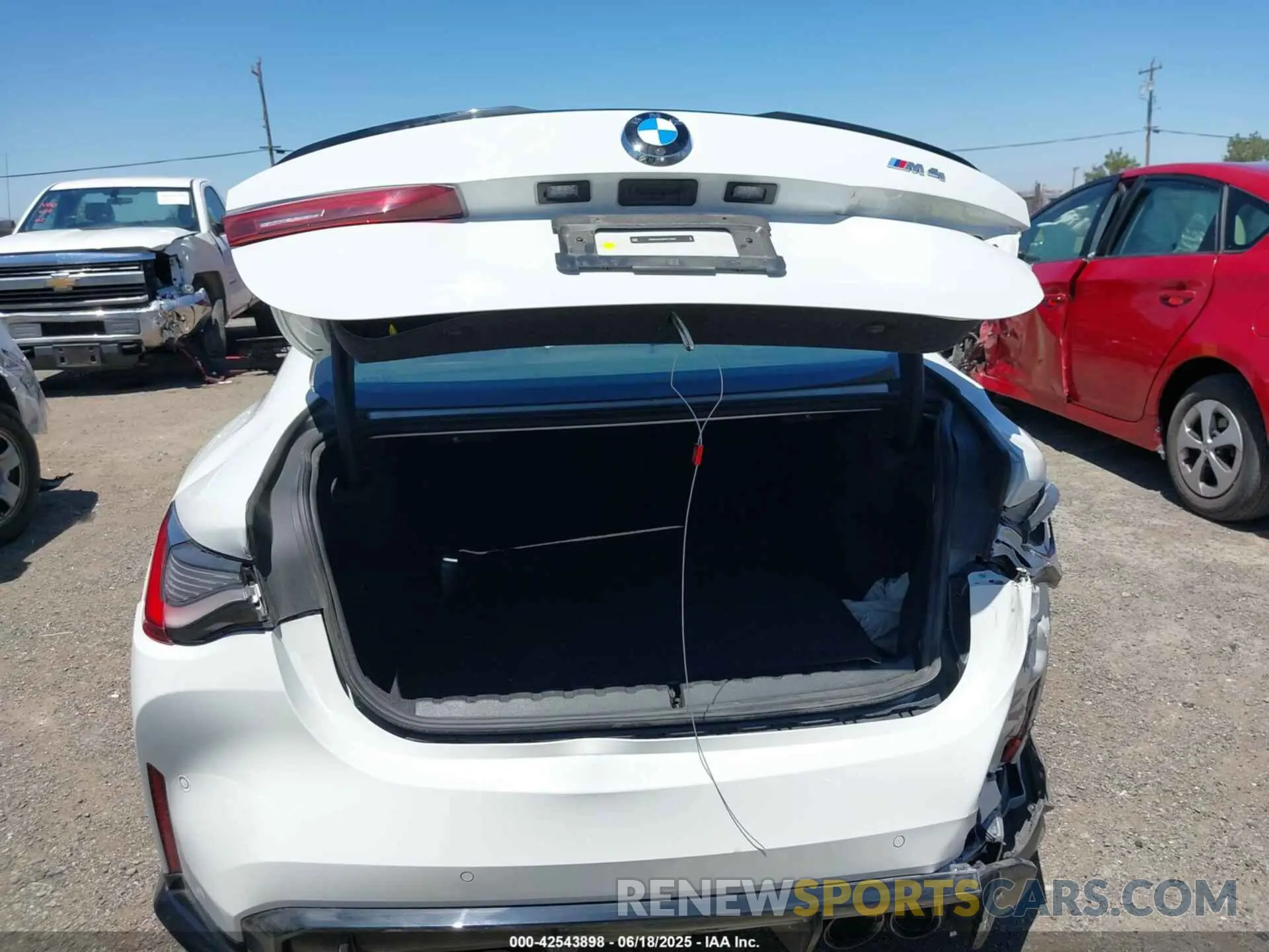 16 Photograph of a damaged car WBS53AZ04RCP14062 BMW M4 2024