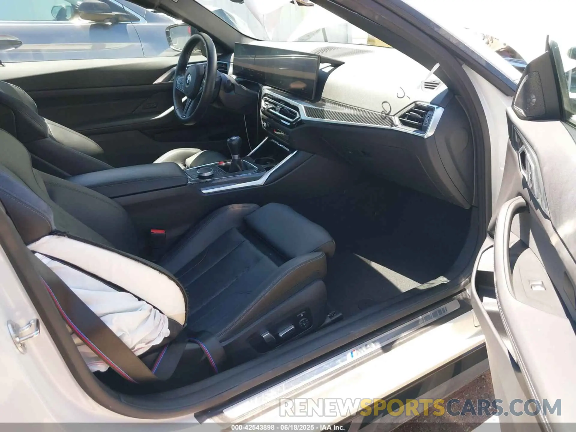 5 Photograph of a damaged car WBS53AZ04RCP14062 BMW M4 2024