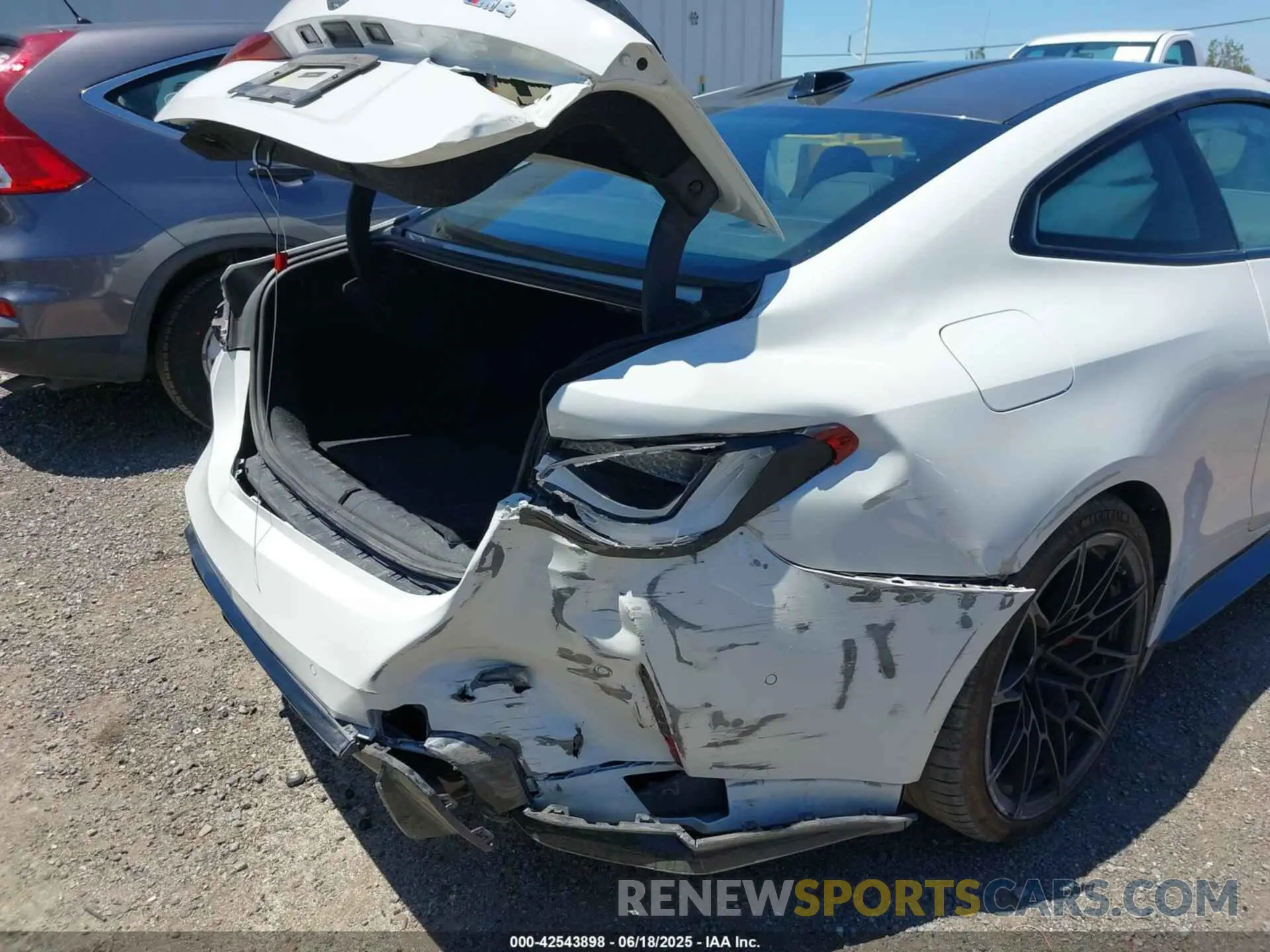 6 Photograph of a damaged car WBS53AZ04RCP14062 BMW M4 2024