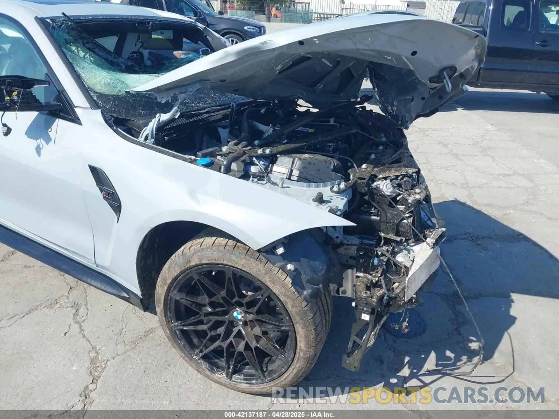 17 Photograph of a damaged car WBS33HK01SCU25530 BMW M4 2025
