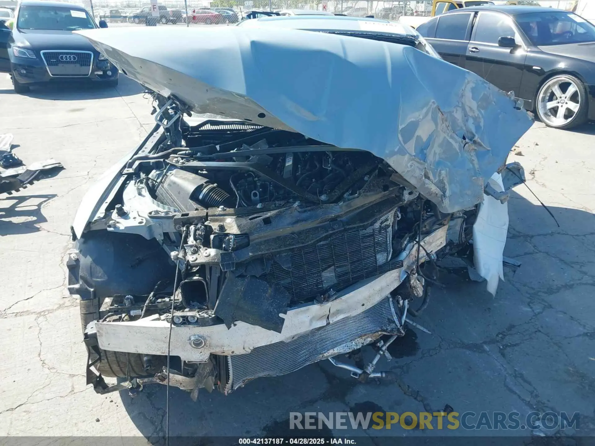 18 Photograph of a damaged car WBS33HK01SCU25530 BMW M4 2025