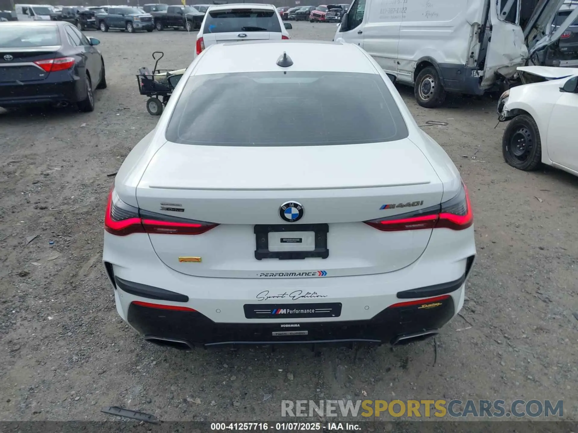16 Photograph of a damaged car WBA13AR06MCF78418 BMW M440I 2021