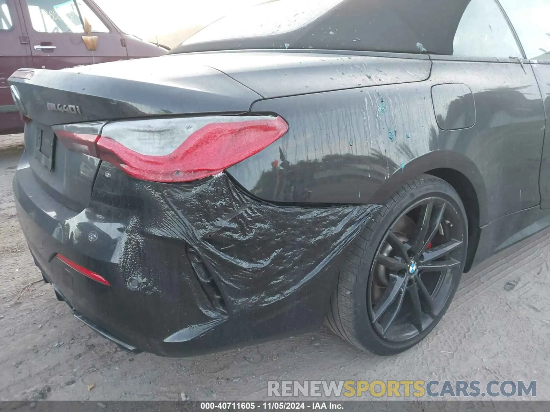 6 Photograph of a damaged car WBA53AT05MCH00583 BMW M440I 2021