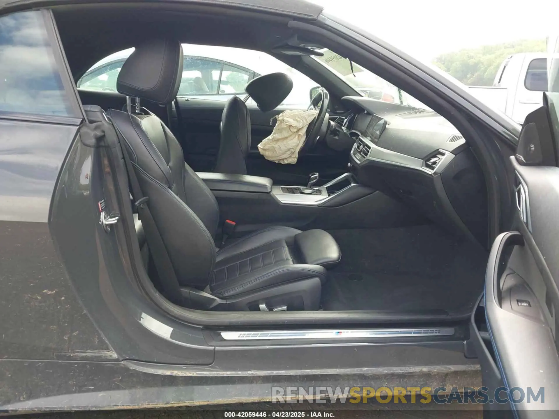 5 Photograph of a damaged car WBA63AT05NCH60952 BMW M440I 2022