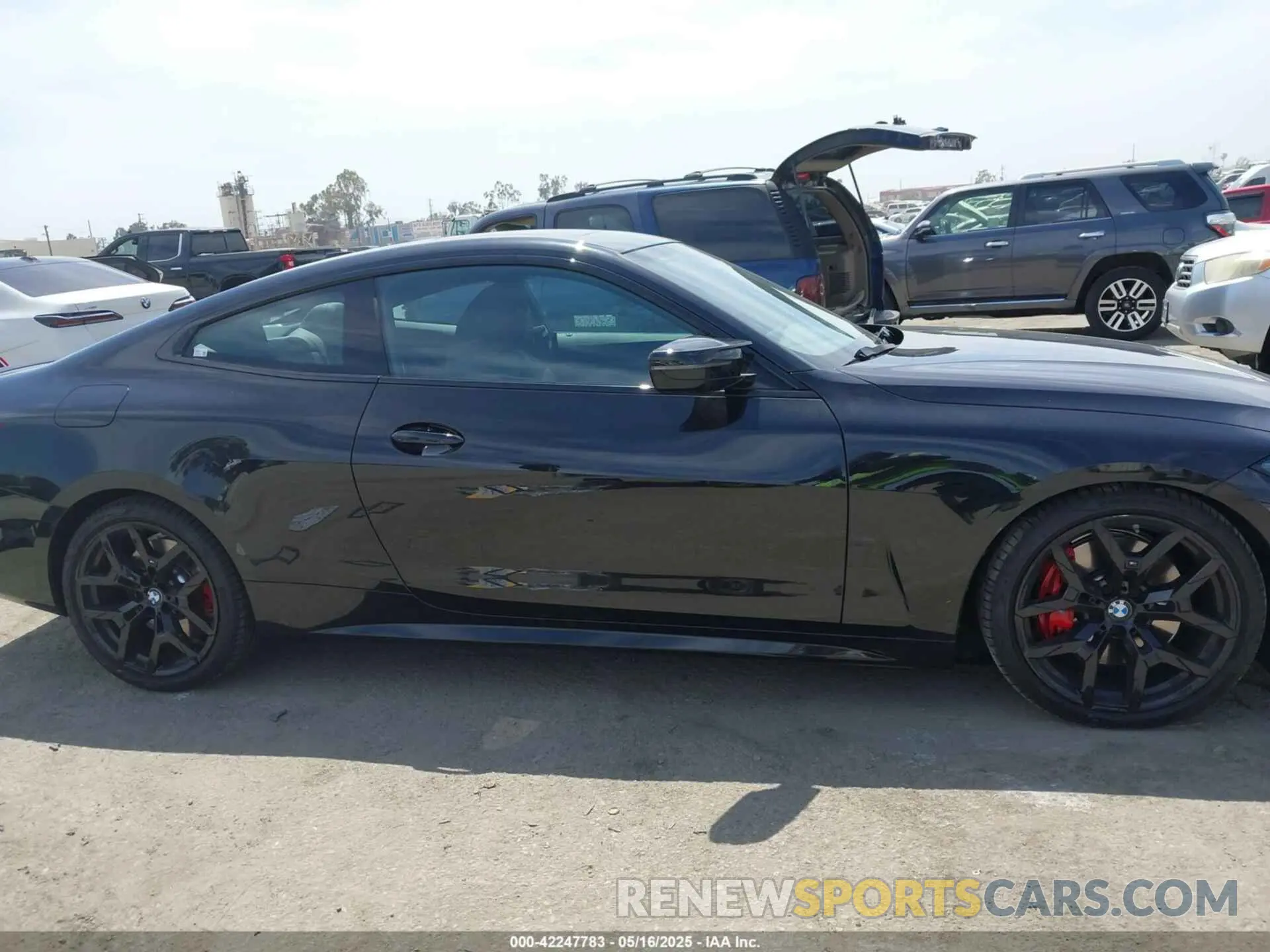 14 Photograph of a damaged car WBA73DA01SCT43720 BMW M440I 2025