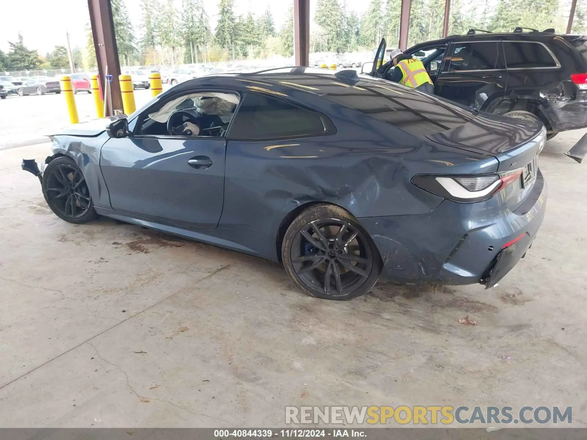 3 Photograph of a damaged car WBA13AR02MCF42726 BMW M440XI 2021