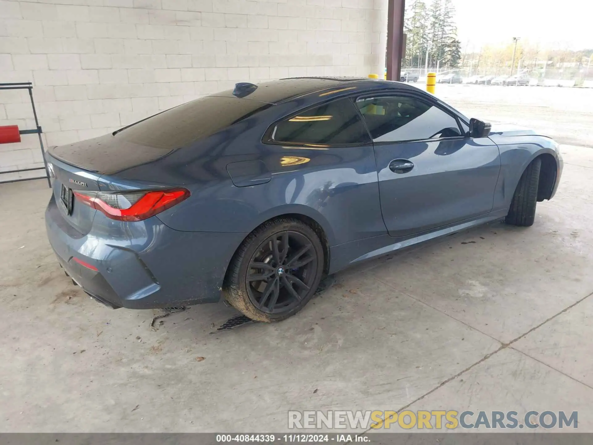 4 Photograph of a damaged car WBA13AR02MCF42726 BMW M440XI 2021