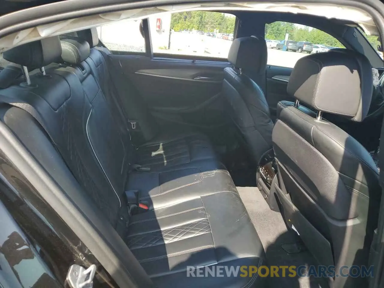 10 Photograph of a damaged car WBAJB9C52KB288361 BMW M5 2019