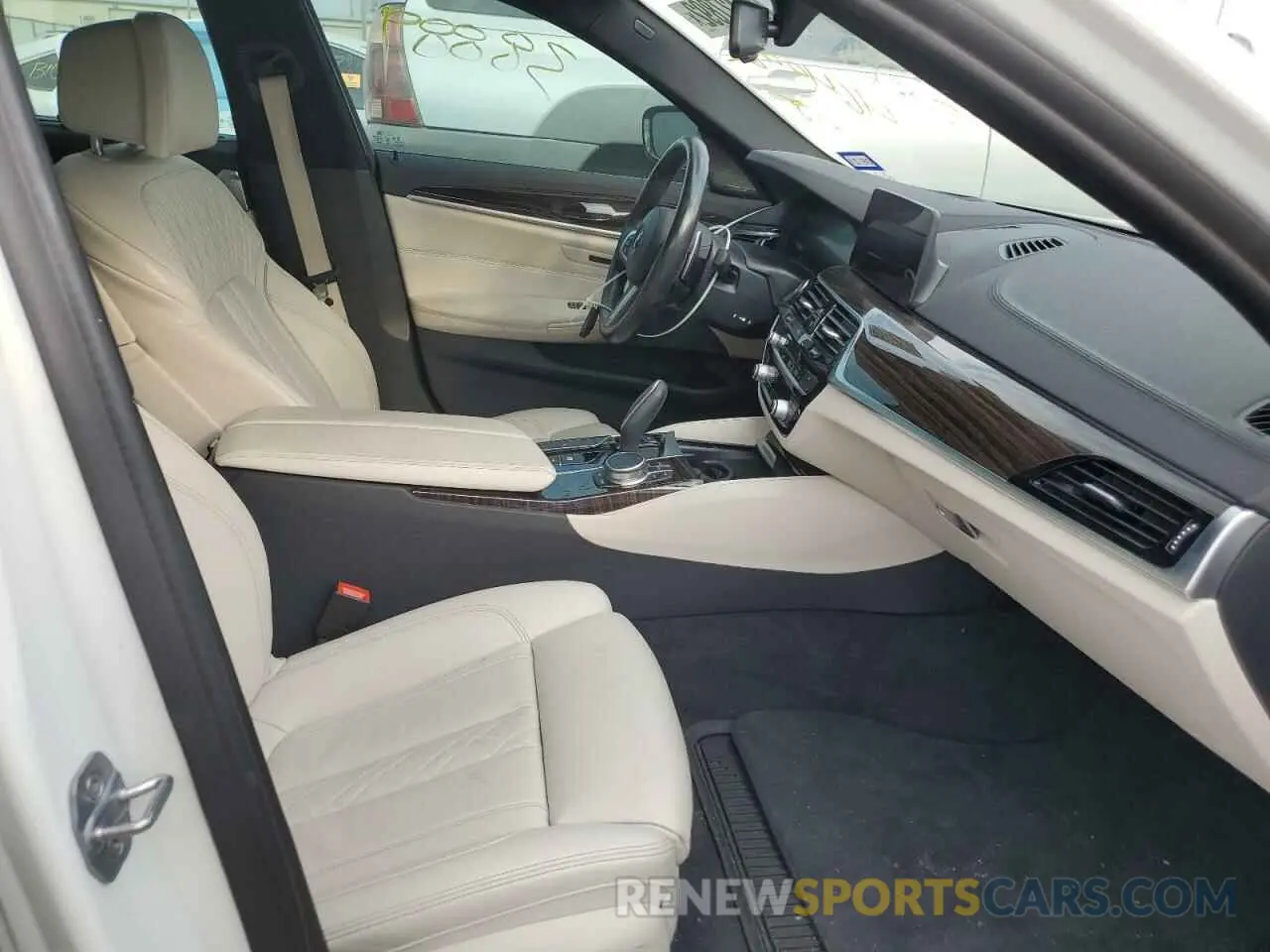 5 Photograph of a damaged car WBAJB9C54KB464942 BMW M5 2019