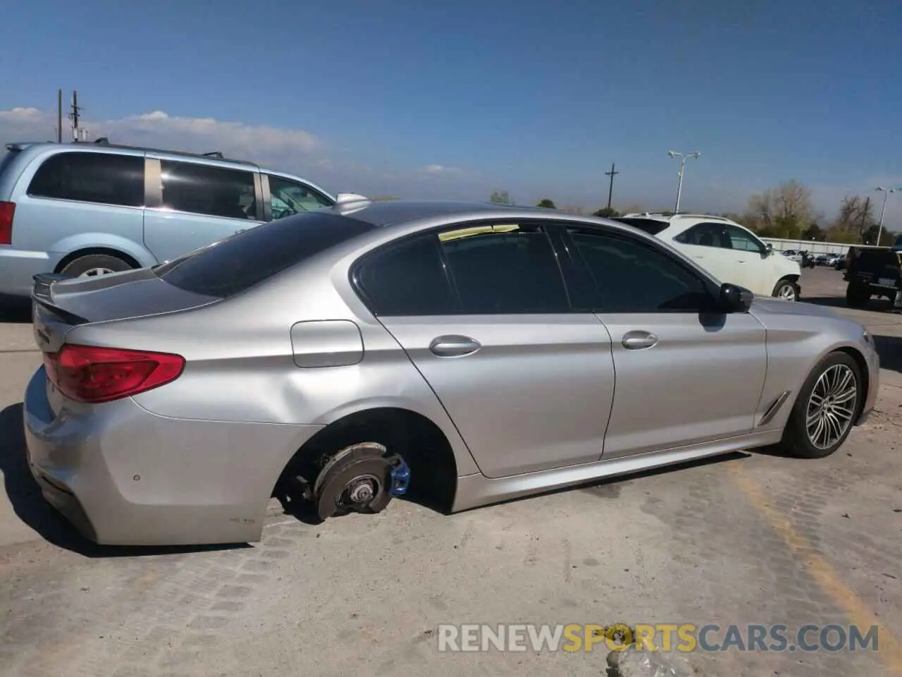 3 Photograph of a damaged car WBAJB9C55KB289178 BMW M5 2019
