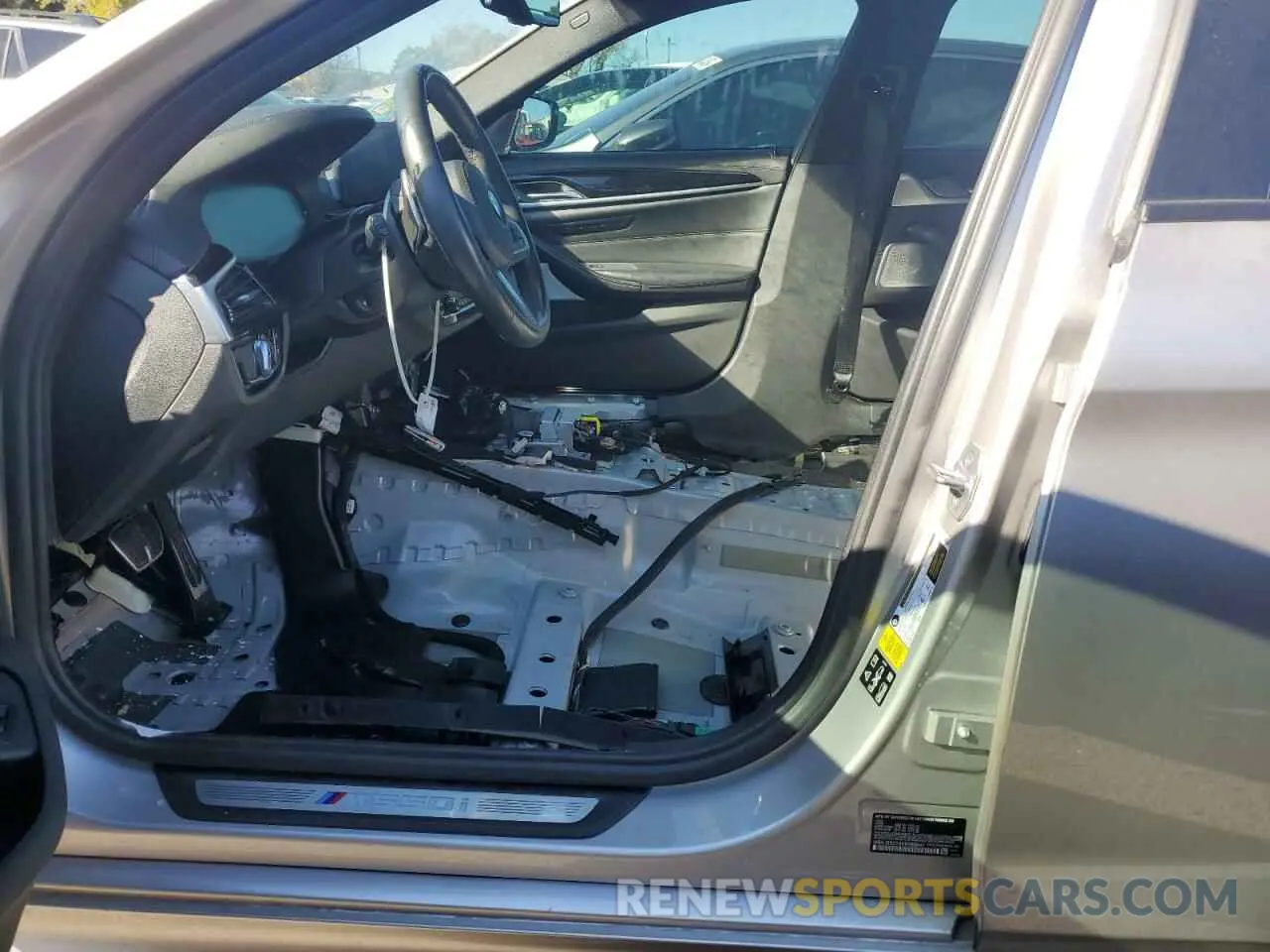 7 Photograph of a damaged car WBAJB9C59KB288647 BMW M5 2019
