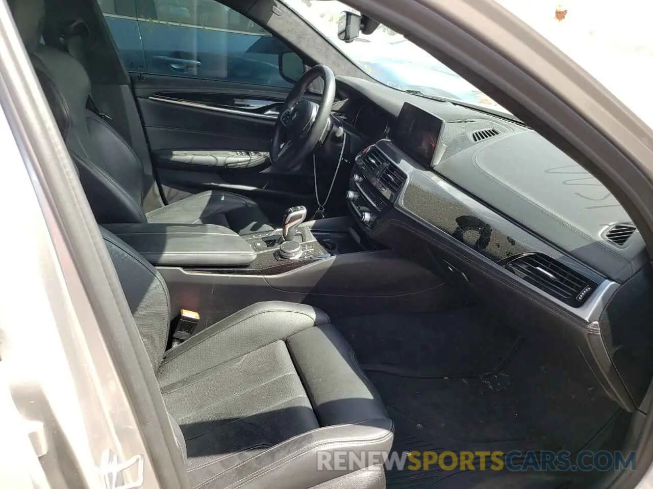 5 Photograph of a damaged car WBSJF0C52KB447519 BMW M5 2019