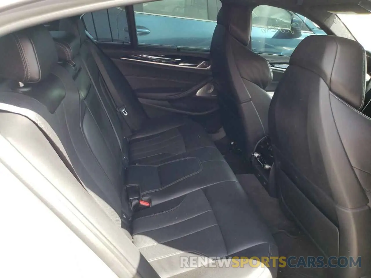 6 Photograph of a damaged car WBSJF0C52KB447519 BMW M5 2019