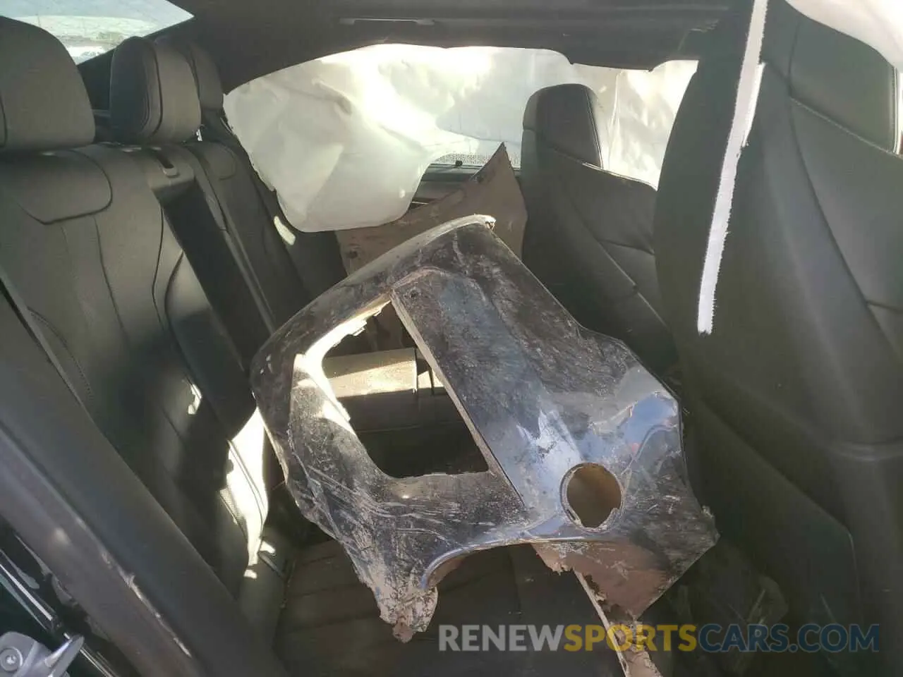 6 Photograph of a damaged car WBSJF0C54KB447702 BMW M5 2019