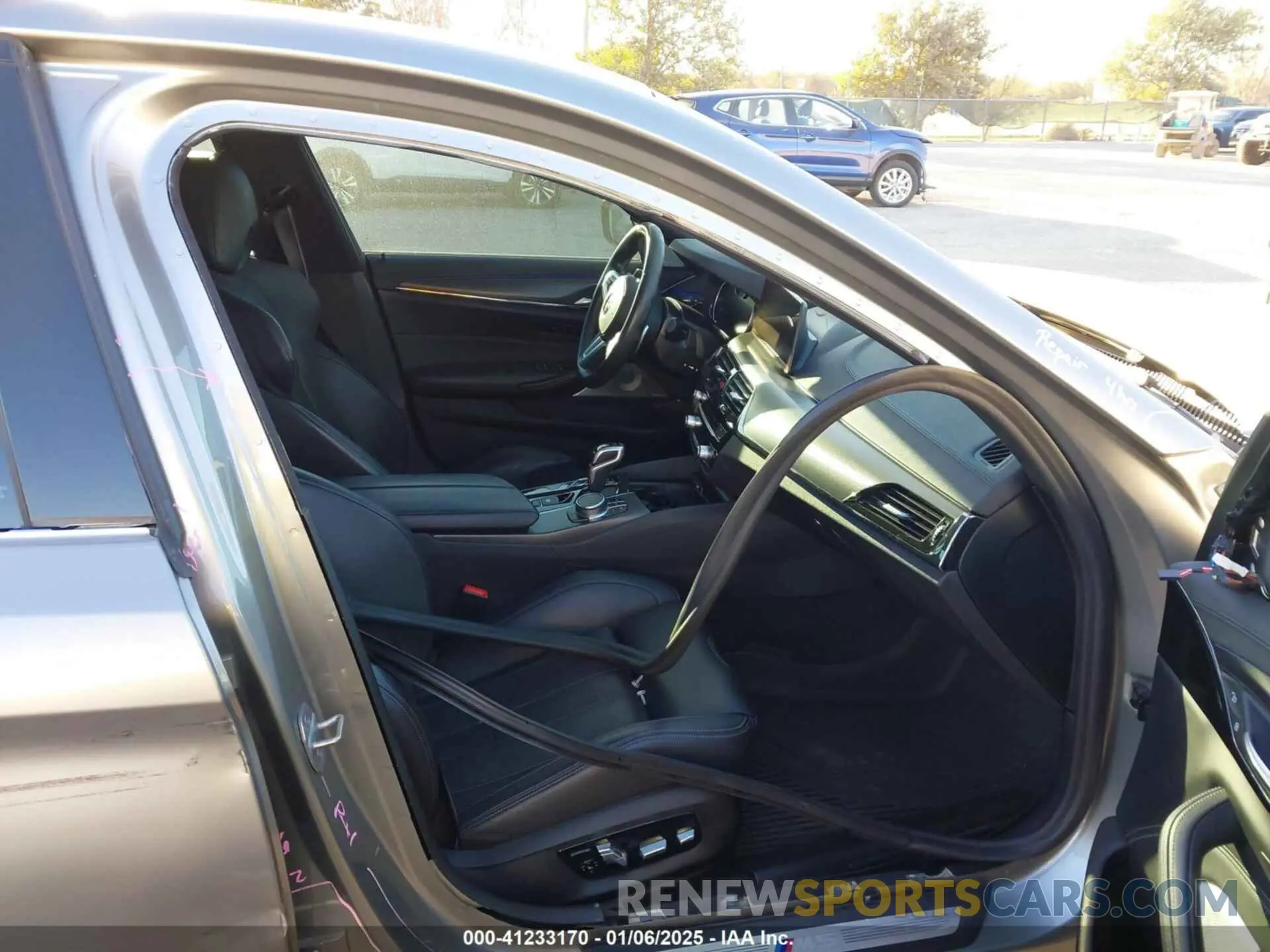 5 Photograph of a damaged car WBSJF0C54KB448610 BMW M5 2019