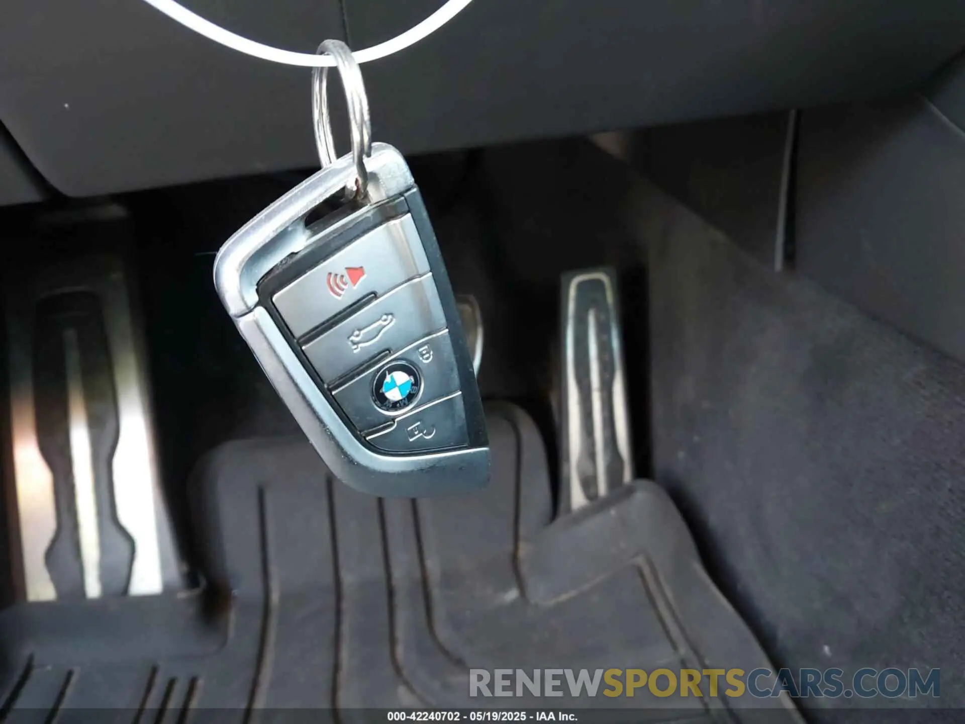 11 Photograph of a damaged car WBSJF0C56KB448351 BMW M5 2019