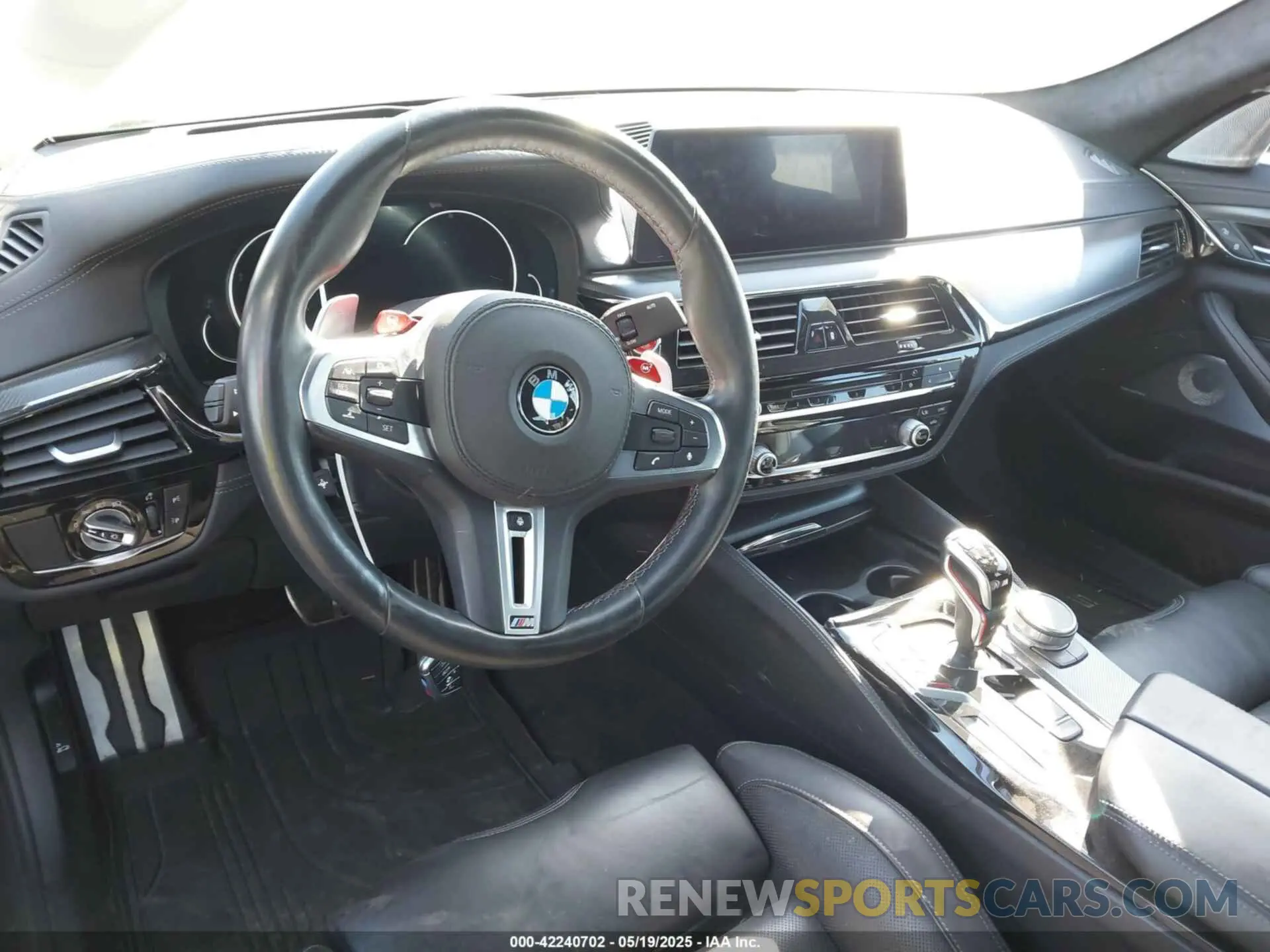 17 Photograph of a damaged car WBSJF0C56KB448351 BMW M5 2019