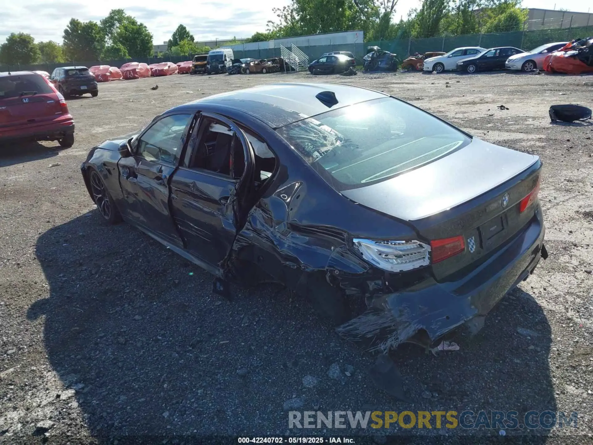 3 Photograph of a damaged car WBSJF0C56KB448351 BMW M5 2019