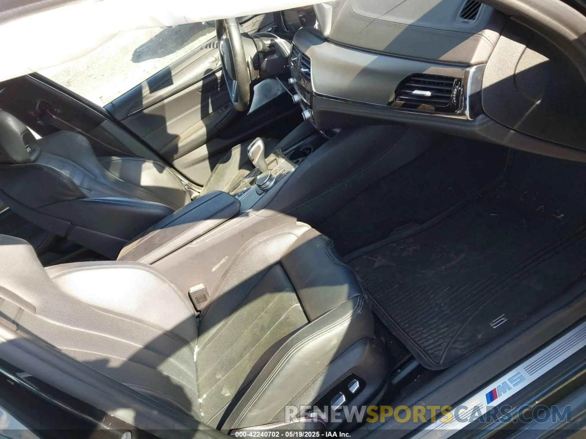 5 Photograph of a damaged car WBSJF0C56KB448351 BMW M5 2019