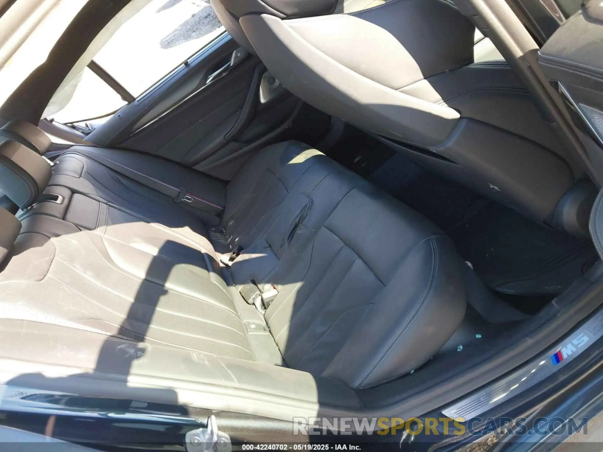 8 Photograph of a damaged car WBSJF0C56KB448351 BMW M5 2019
