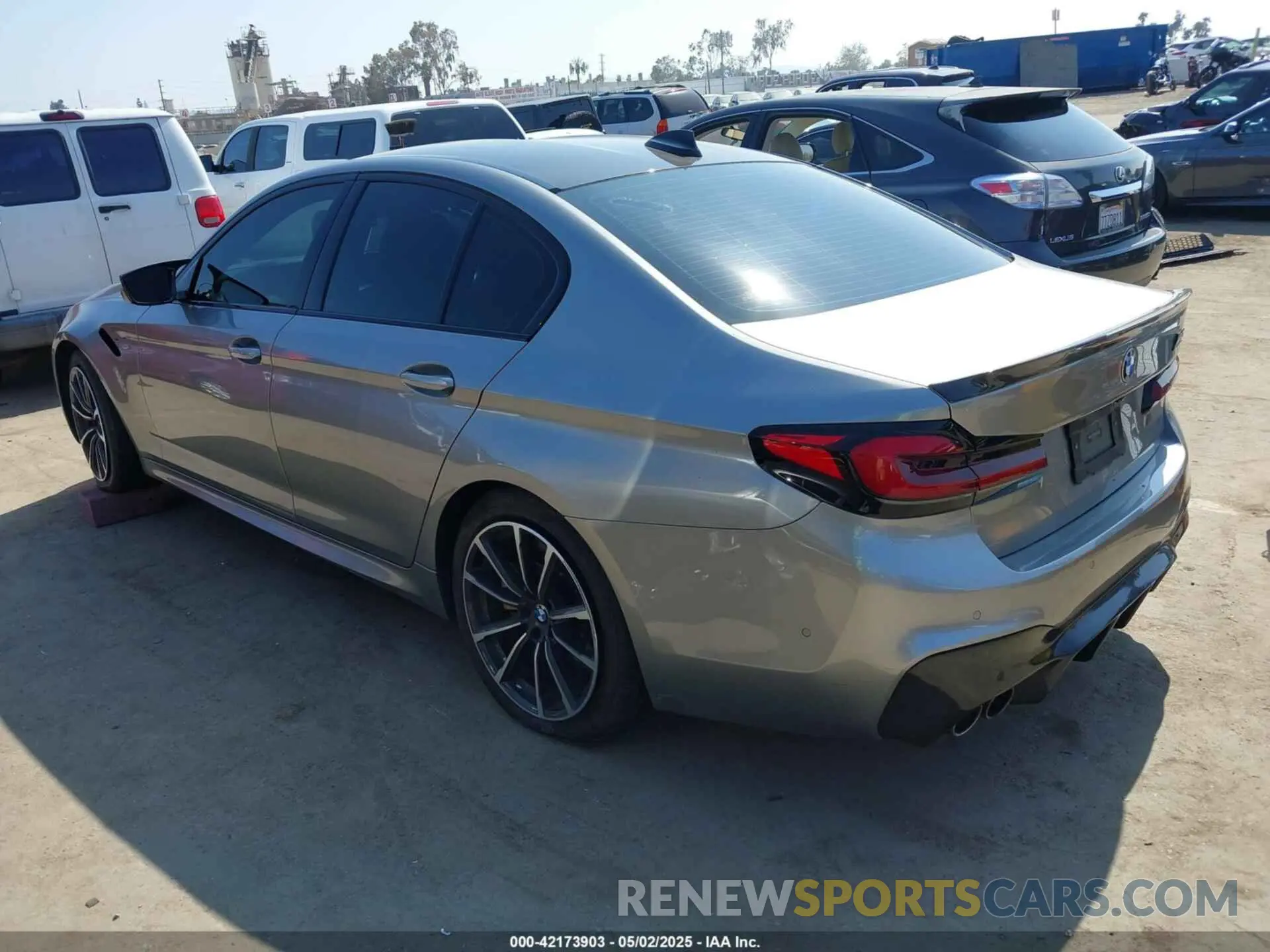 3 Photograph of a damaged car WBSJF0C59KB284173 BMW M5 2019