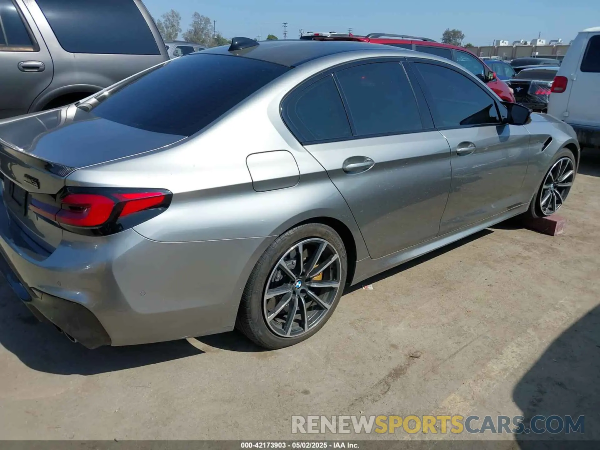 4 Photograph of a damaged car WBSJF0C59KB284173 BMW M5 2019