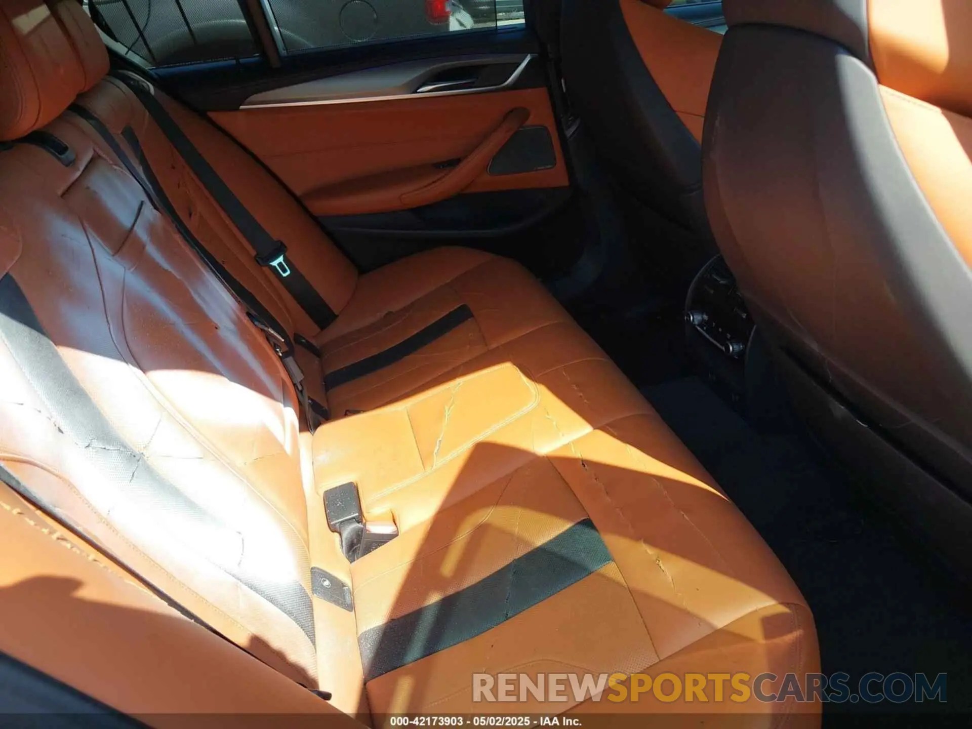 8 Photograph of a damaged car WBSJF0C59KB284173 BMW M5 2019