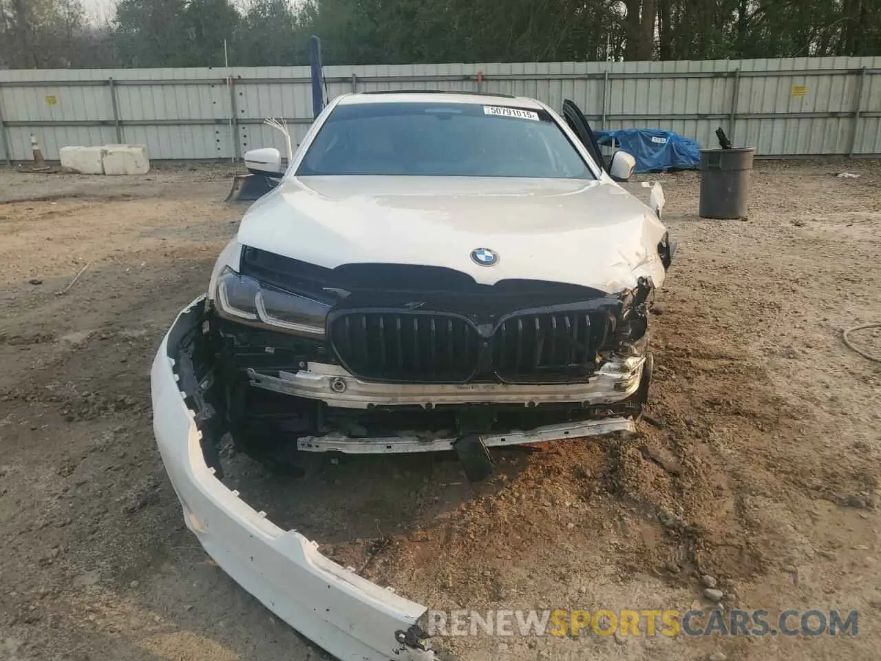 5 Photograph of a damaged car WBA13BK02MCG91587 BMW M5 2021