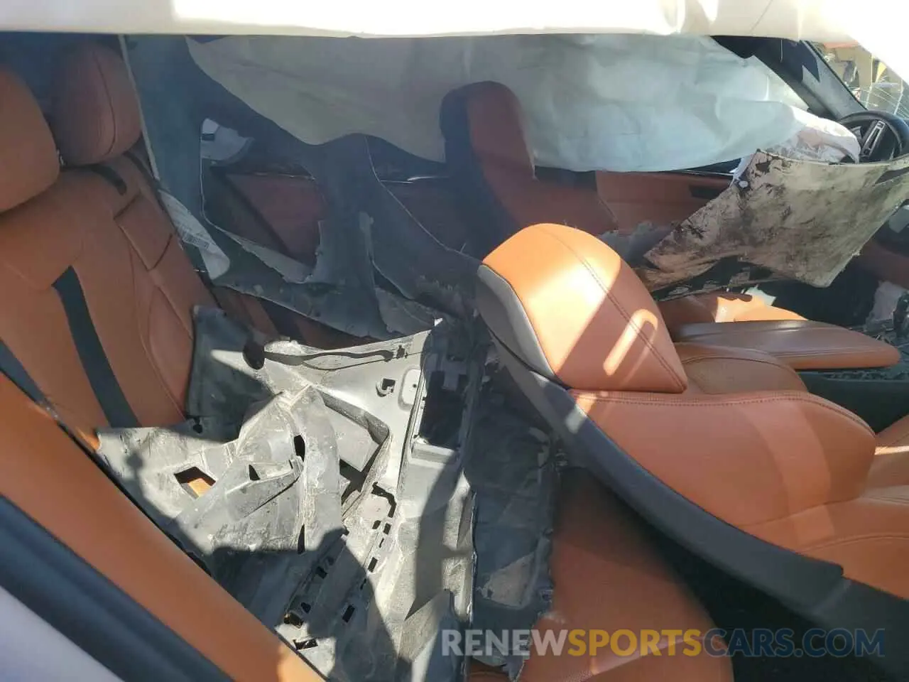 10 Photograph of a damaged car WBS83CH00MCF66384 BMW M5 2021