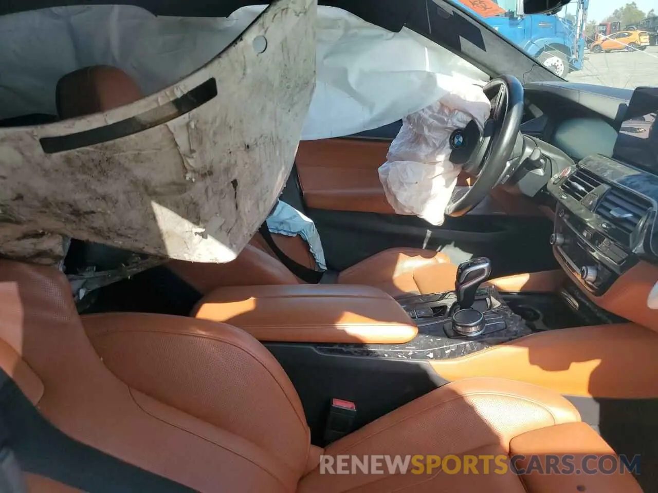 7 Photograph of a damaged car WBS83CH00MCF66384 BMW M5 2021