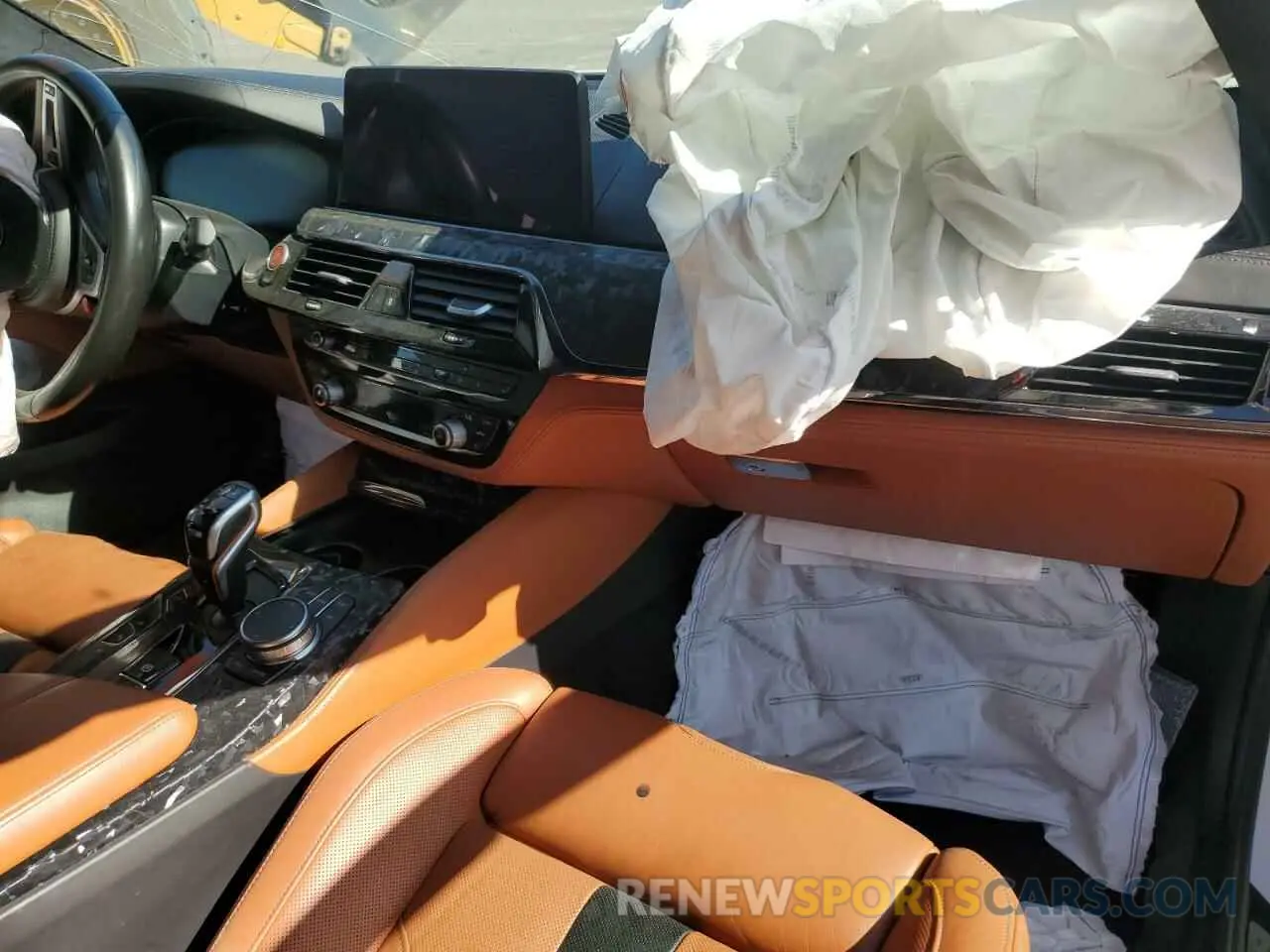 8 Photograph of a damaged car WBS83CH00MCF66384 BMW M5 2021