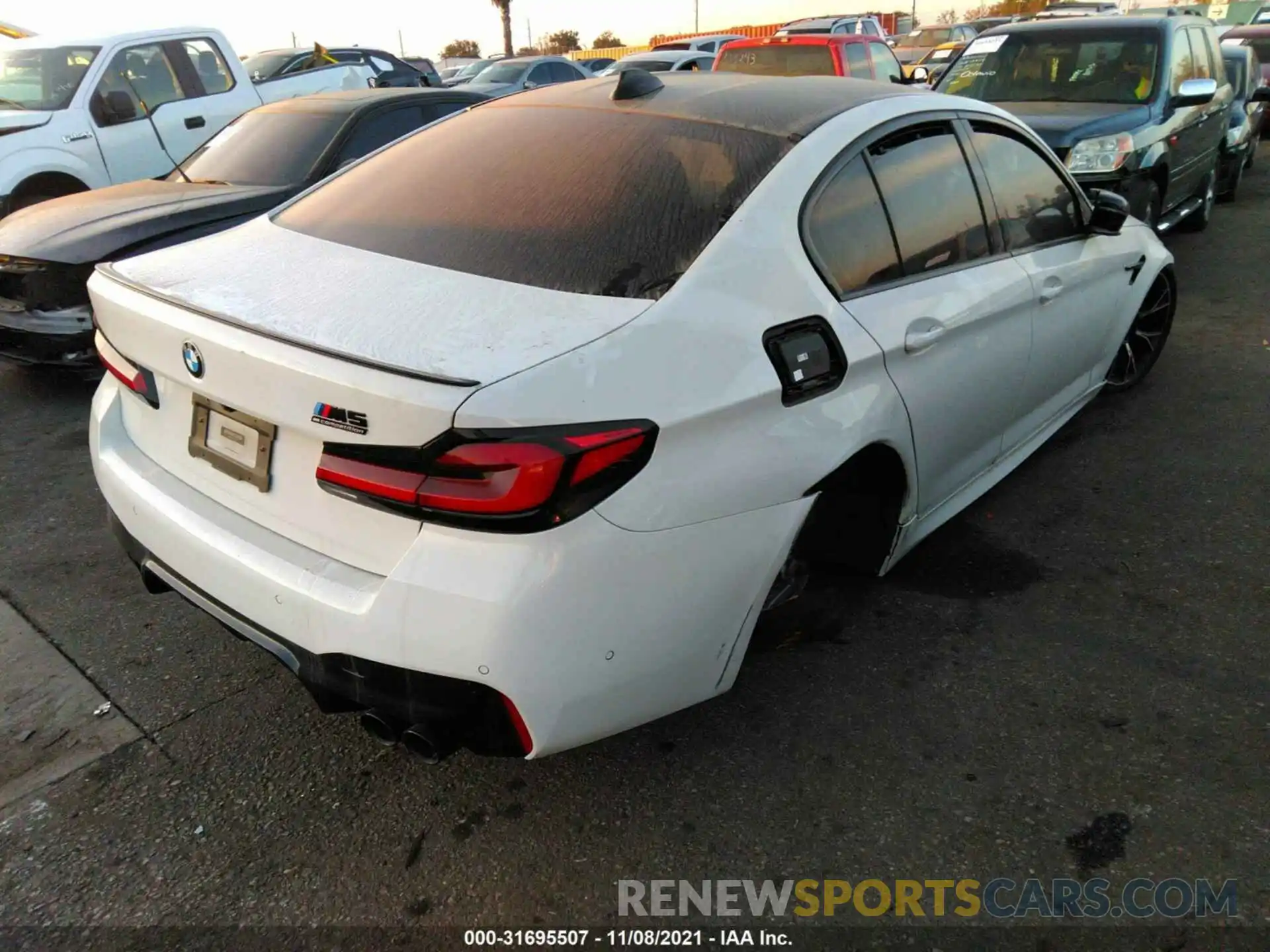 4 Photograph of a damaged car WBS83CH00MCF74971 BMW M5 2021